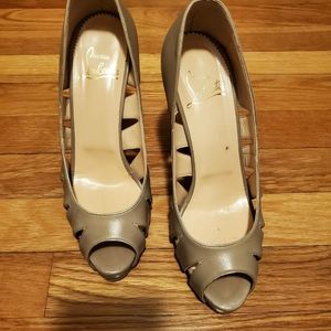  CHRISTIAN LOUBOUTIN Leather Fontanete Peep-toe